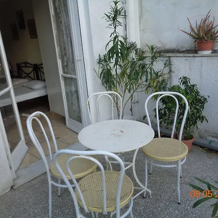 Hostel House *